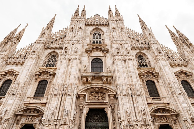 Fachada de la catedral del duomo italia milán