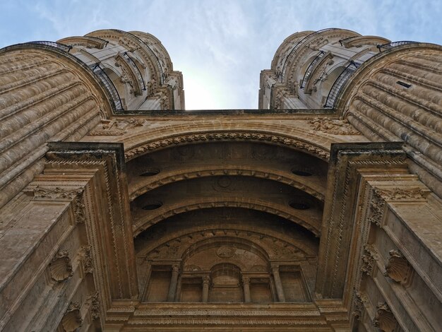 Fachada de la catedral renacentista de la Iglesia Católica Romana en la ciudad de Málaga.