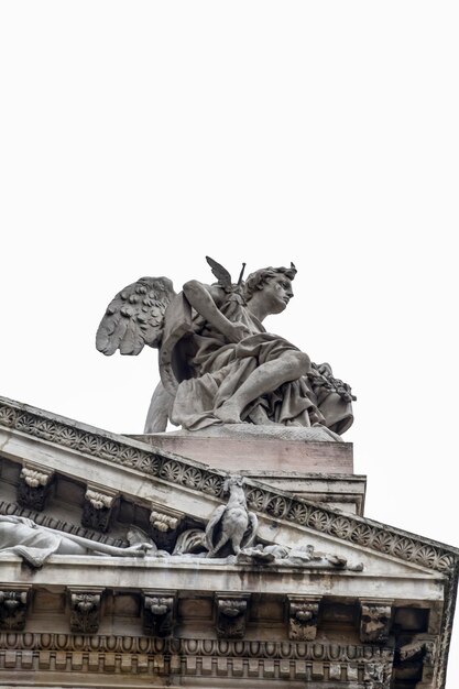 Fachada da biblioteca nacional em Madrid, Espanha