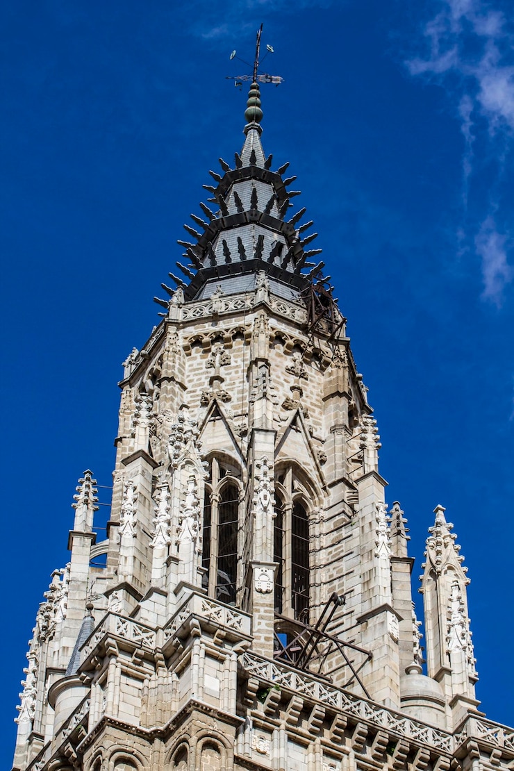 Foto fachada da catedral de toledo, igreja espanhola