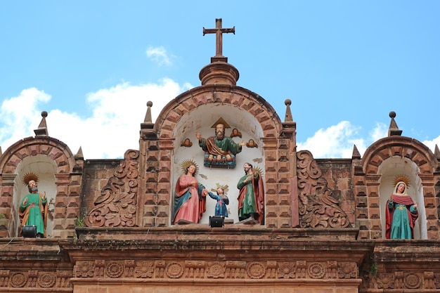 Fachada da Iglesia de la Sagrada Familia ou Igreja da Sagrada Família em Cusco Peru