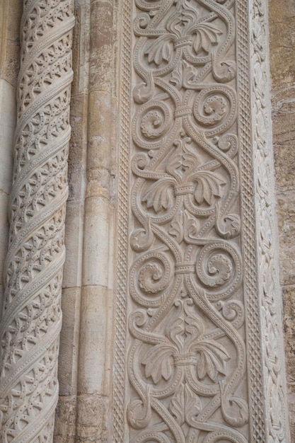 Fachada da Igreja Catedral Sé Velha, Coimbra, Portugal