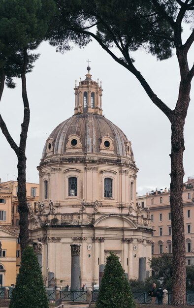 Foto fachada da igreja católica romana