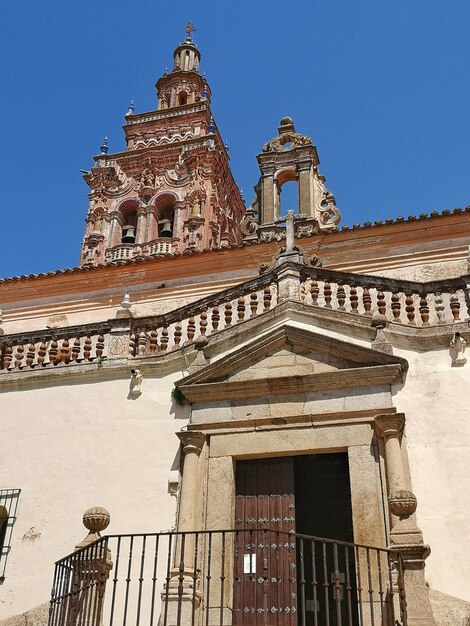 Fachada da igreja de San Bartolome em Jerez de los Caballeros