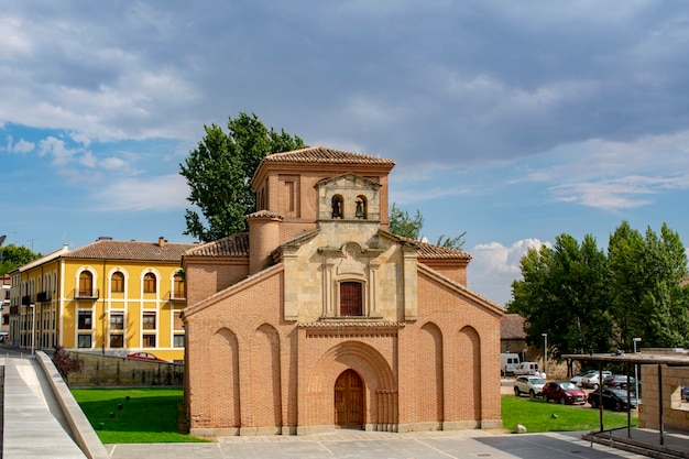 Fachada da igreja de Santiago em Salamanca