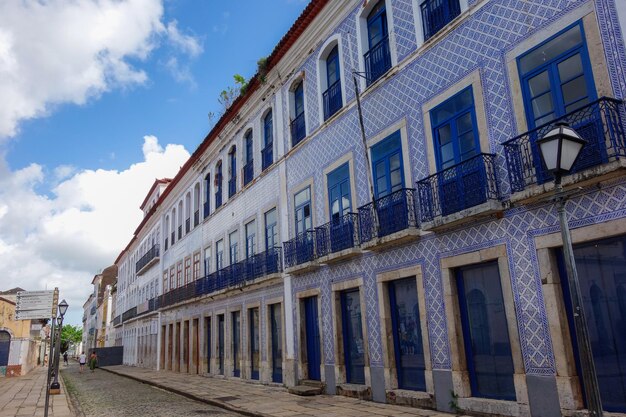 fachada de azulejos de um edifício colonial histórico no centro de São Luís, Maranhão, Brasil