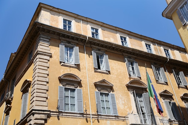 Fachada de um edifício em Roma Itália