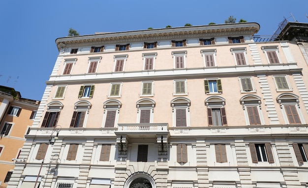 Fachada de um edifício em roma itália