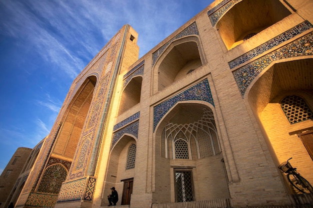 Fachada de uma madrassa do século XVI em Bukhara