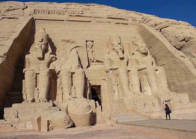 Fachada do templo de Ramsés II em Abu Simbel Egito