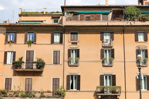 Fachada de un edificio en Roma Italia