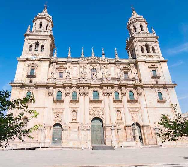 Fachada frontal principal de la catedral de la Asunción de Jaén España