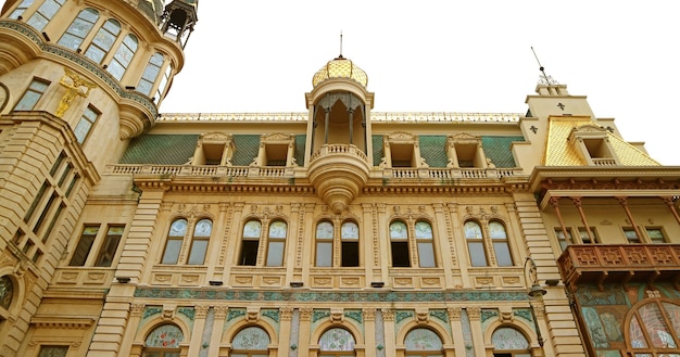 Fachada impressionante do Banco Nacional da Geórgia em Batumi City, Geórgia