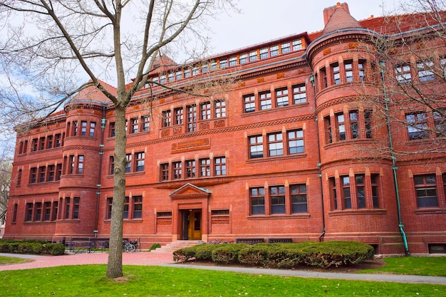 Fachada leste de sever hall em harvard yard na universidade de harvard, massachusetts, ma, eua. é usado como biblioteca, sala de aula e sala de aula para diferentes cursos