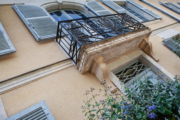 Fachada de una mansión francesa clásica en Loire Valley