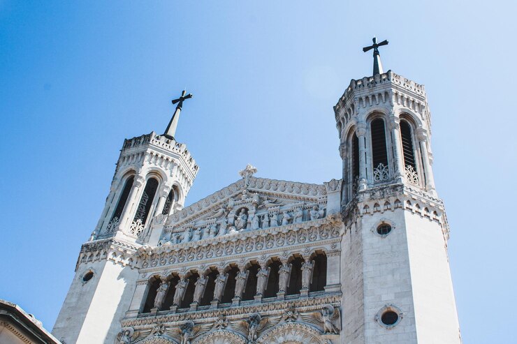 Fachada de Notre Dame de Fourviere en Lyon Francia