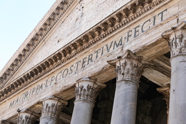 Fachada del Panteón en Roma Italia