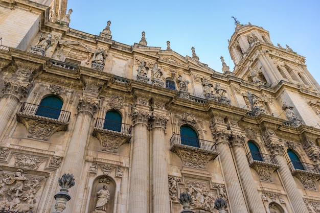 Fachada principal da catedral de jaén na andaluzia, espanha