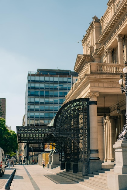 La fachada del Teatro Colón en Buenos Aires, Argentina, el 2 de marzo de 2024.