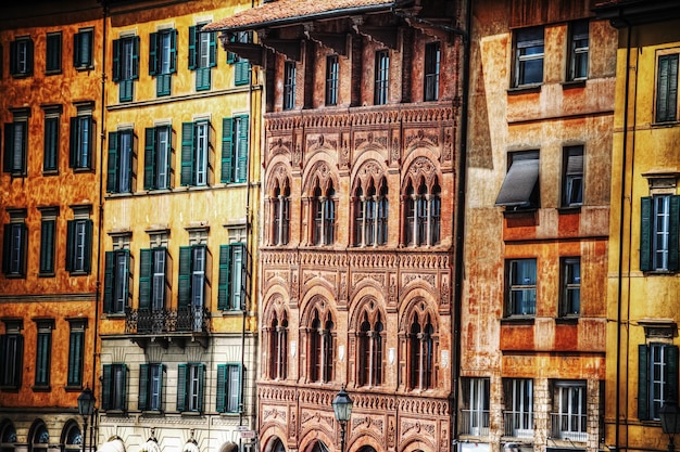 Fachadas de edifícios coloridos em Florença Itália