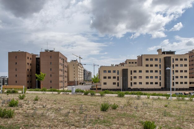 Fachadas de edificios modernos en construcción