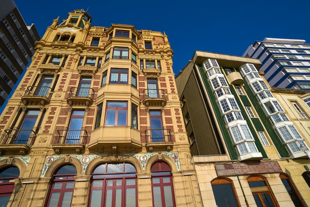 Foto fachadas de gijón de asturias en españa.