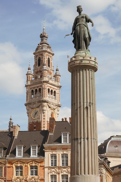 Fachadas históricas na Grand Place em Lille