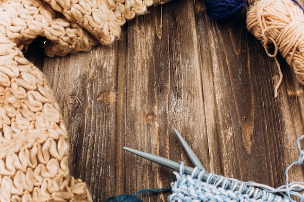 Foto fäden und stricknadeln zum handstricken