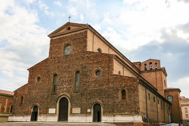 Faenza Italia Hermosa arquitectura de la catedral de Faenza Cattedrale di San Pietro Apostolo