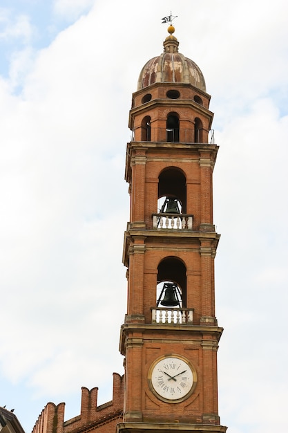 Foto faenza italia hermosa arquitectura del centro de la ciudad de faenza