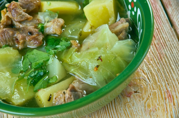 Fah - Fah - Soupe Soupe Djiboutienne. prato clássico feito tipicamente de carne de cabra com vegetais e pimentões verdes