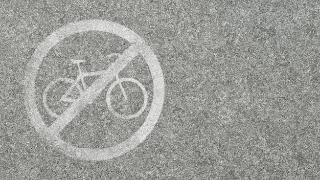 Fahrradpiktogramm auf Asphalt gemalt Konzept verbotener Fahrräder 3D-Rendering