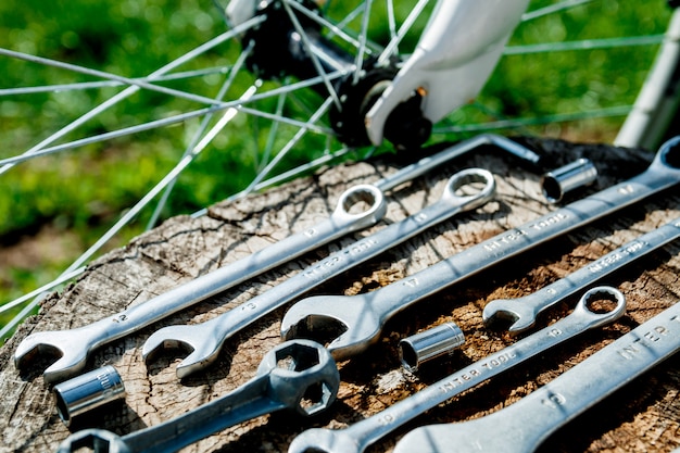 Fahrradreparatur. Werkzeuge, Instrument zur Reparatur Fahrrad