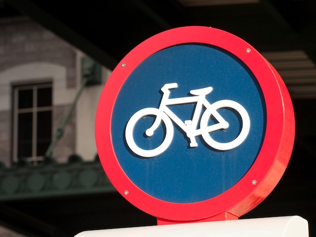 Fahrradschild in der Stadt.