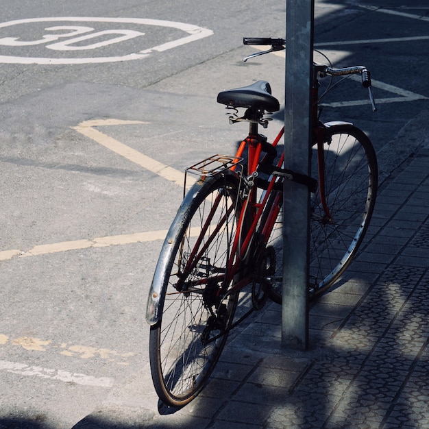 Fahrradtransportmittel auf der Straße