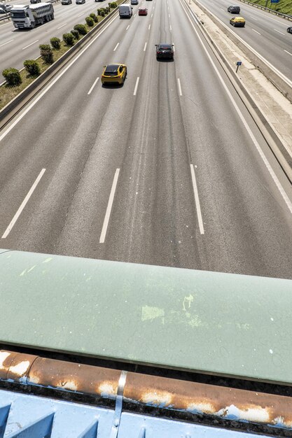 Foto fahrspuren der ringstraße m 30 mit viel verkehr