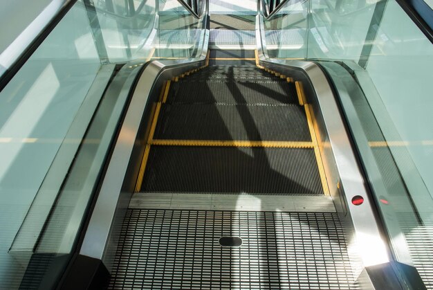 Foto fahrstuhlperspektive bewegliche treppe in bangkok, thailand