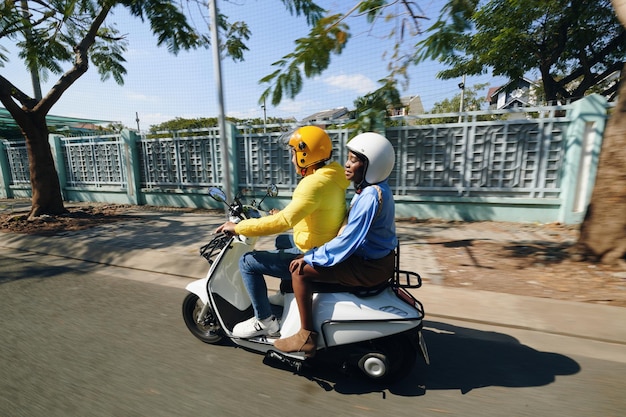 Fahrt mit dem Motorrad und dem Taxi