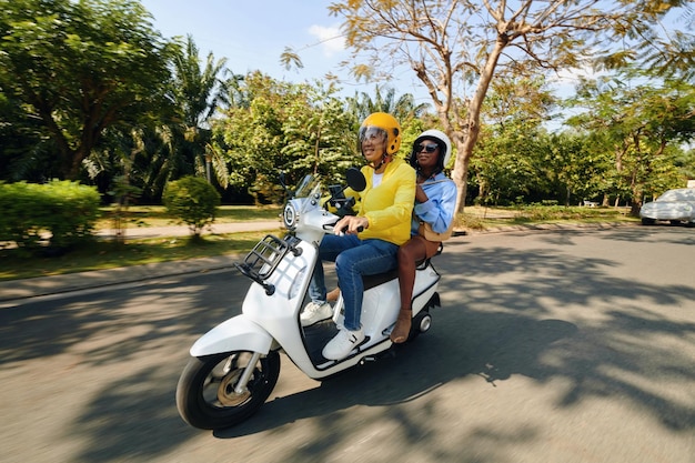 Fahrt mit dem Motorrad und dem Taxi