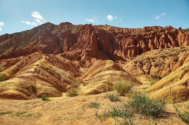 Fairy Tale Canyon, formações rochosas no lago Issyk-Kul. Quirguistão. Ásia Central