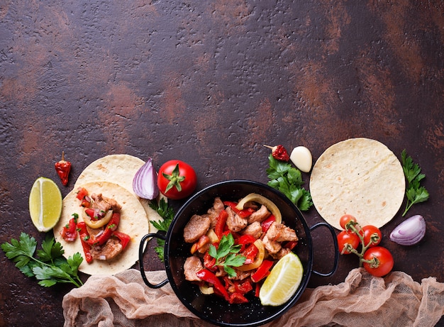 Fajitas mit Paprika zum Kochen von mexikanischen Tacos