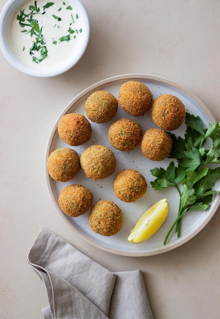 Falafel de grão de bico fresco. Alimentação saudável. Comida vegetariana.