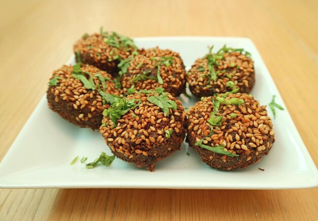 Foto falafel-frittierte bällchen, ein berühmter snack oder vorspeise aus dem nahen osten