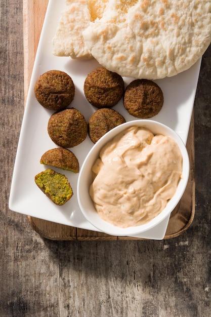 Falafel en un plato