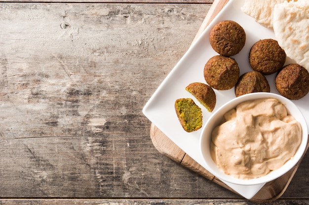 Falafel en un plato