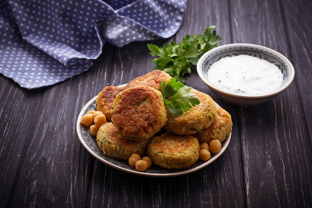 Falafel Con Salsa De Tzatziki