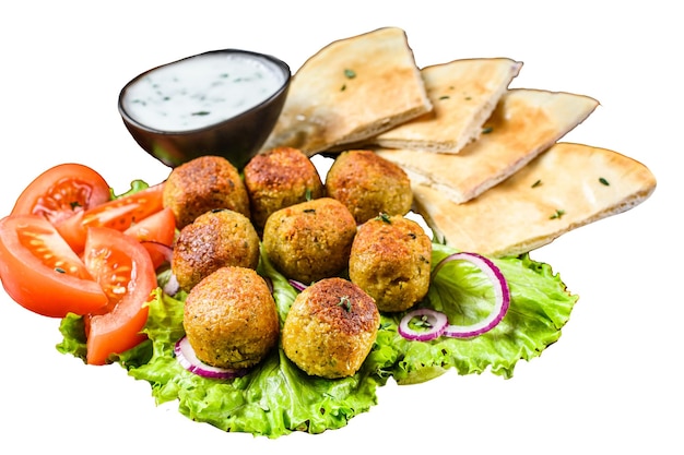 Foto falafel vegetariano con pan de pita verduras frescas y salsa aislado en fondo blanco vista superior