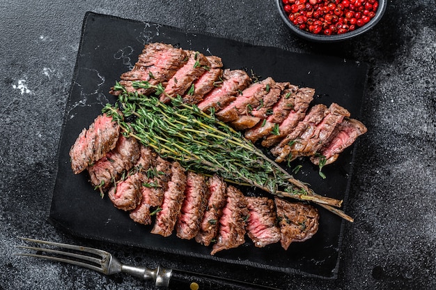 Faldón machete de carne a la brasa de res.