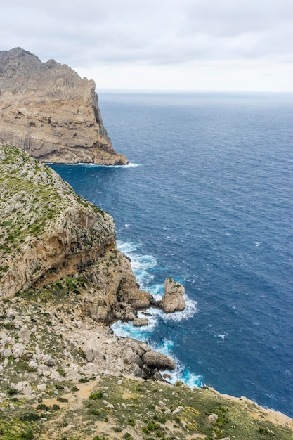 falésias em Formentor, região ao norte da ilha de Maiorca, na Espanha