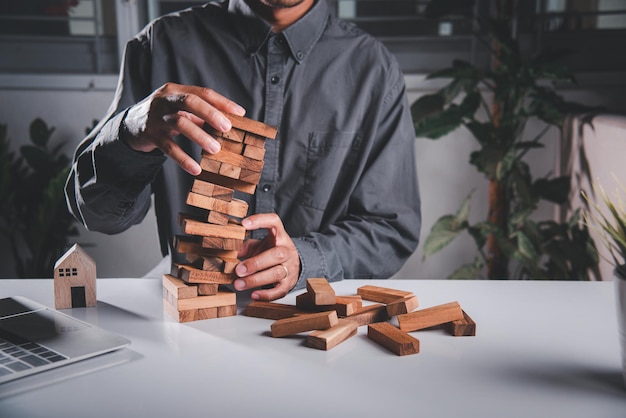 Falha nos negócios, construção de perigo, construção de jogo de desafio de torre